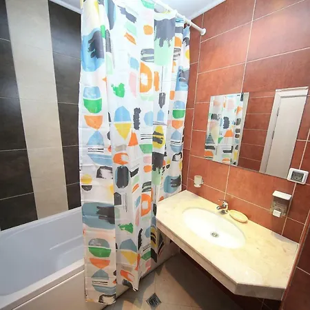 Апартаменти Great Location Near Lift