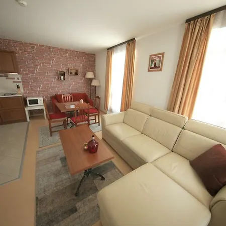 Great Location Near Lift Апартаменти *